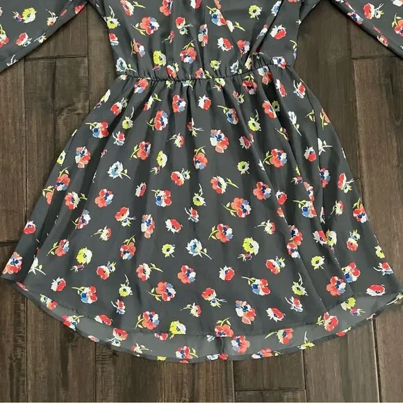 Lush Charcoal Floral Faux Wrap Dress M NWT - Picture 2 of 6